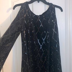 Retro dress with open sleeves